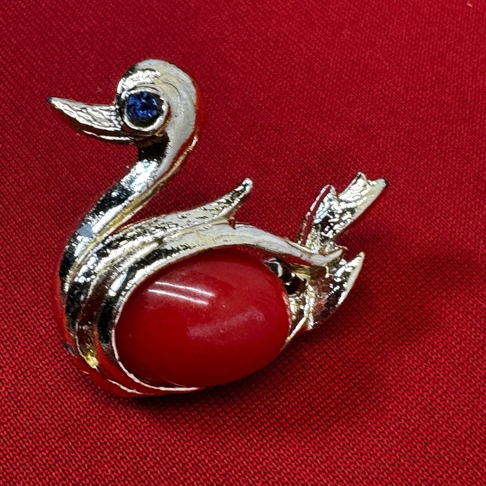 Vintage Belly Duck Rhinestone GoldTone Brooch Pin Red Belly And Blue Eye